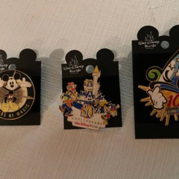 1 Disney Park 30th Anniversary Walt Disney World and Two 100 Years of Magic Pins - Picture 1 of 4